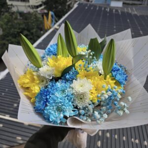 MIXED CHYSTUMUMS & LILIES